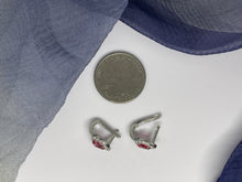 Cargar imagen en el visor de la galería, 925 Silver Transparent and Pink Beaded Drop Shaped Earrings