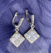Load image into Gallery viewer, 925 Silver Transparent Gem Special Cut Earrings