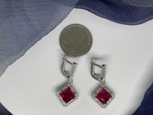 Cargar imagen en el visor de la galería, 925 Silver Red Gem Special Cut Earrings