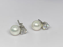 Cargar imagen en el visor de la galería, 925 Silver Pearl and Transparent Gem Stud Earrings