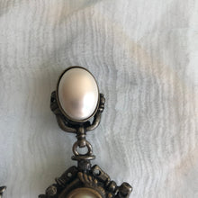 Load image into Gallery viewer, Vintage Metal &amp; Pearl Earring with Clip