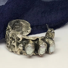 Cargar imagen en el visor de la galería, Vintage Silver Stud Pearl Earring