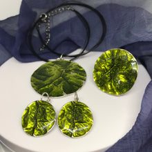 Cargar imagen en el visor de la galería, Ikita Paris Vintage Green Necklace, Earring and Ring set