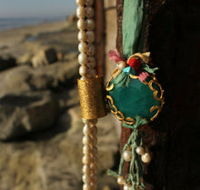 Cargar imagen en el visor de la galería, Vintage Ottoman Style Special Design Freshwater Pearl &amp; Silk Necklace